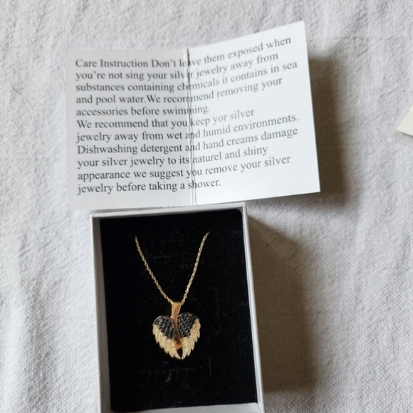 Saez Custom Jewelry Angel Wings engraved w engraved "To my beautiful Sister" - Picture 4 of 5